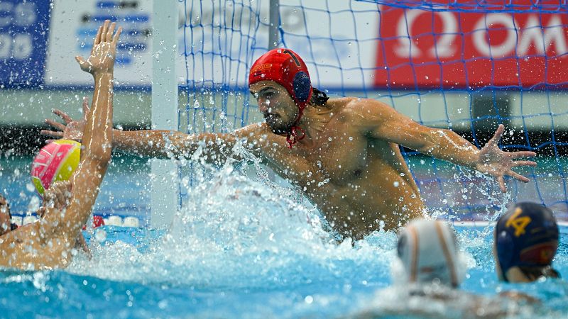 España arrolla a Montenegro y luchará por las medallas