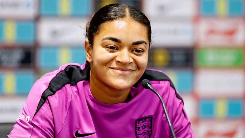 Jess Carter, defensa de la selección inglesa, víctima de insultos racistas en internet durante la Eurocopa 2025