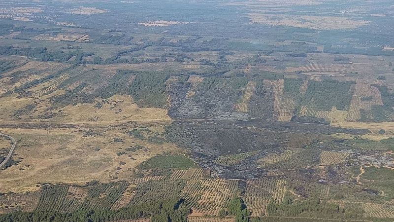 Estabilizado el incendio en el municipio pacense de Valdecaballeros tras quemar 2.500 hectáreas