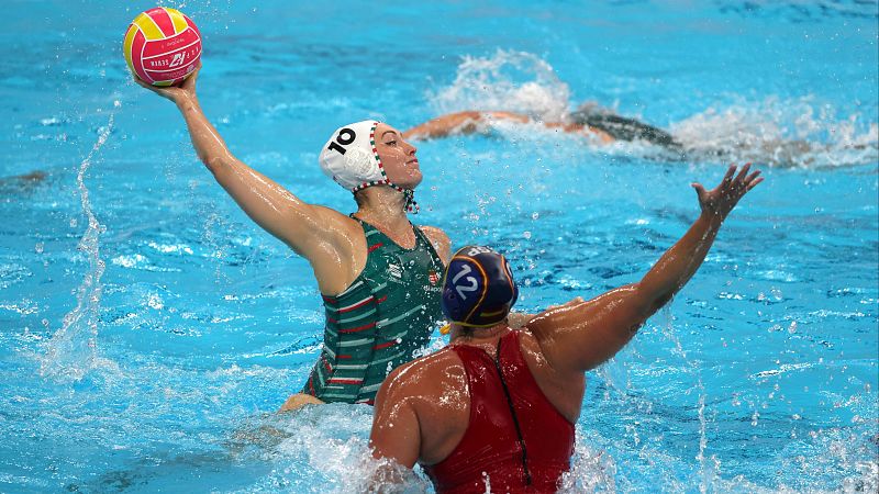 España muestra su peor versión en semifinales ante Hungría y peleará por el bronce femenino del waterpolo