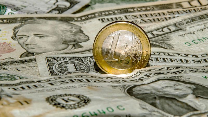 Washington lanza el primer disparo de una guerra de divisas al insinuar que un dólar débil favorece su economía