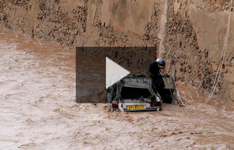 Las inundaciones en Ceuta obligan a suspender las clases y dañan parte de la valla con Marruecos