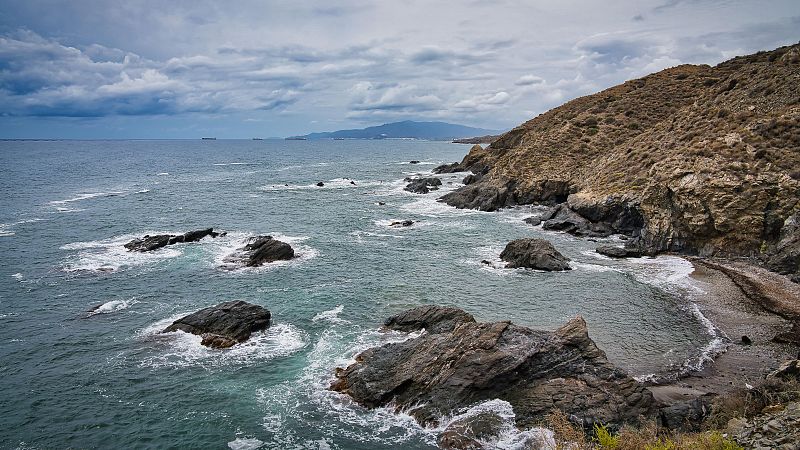 Un hombre muere atrapado en su coche por la lluvia en una rambla de Almera