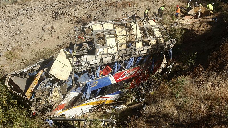 Al menos 15 muertos y 27 heridos en un accidente de autobús en los Andes centrales de Perú