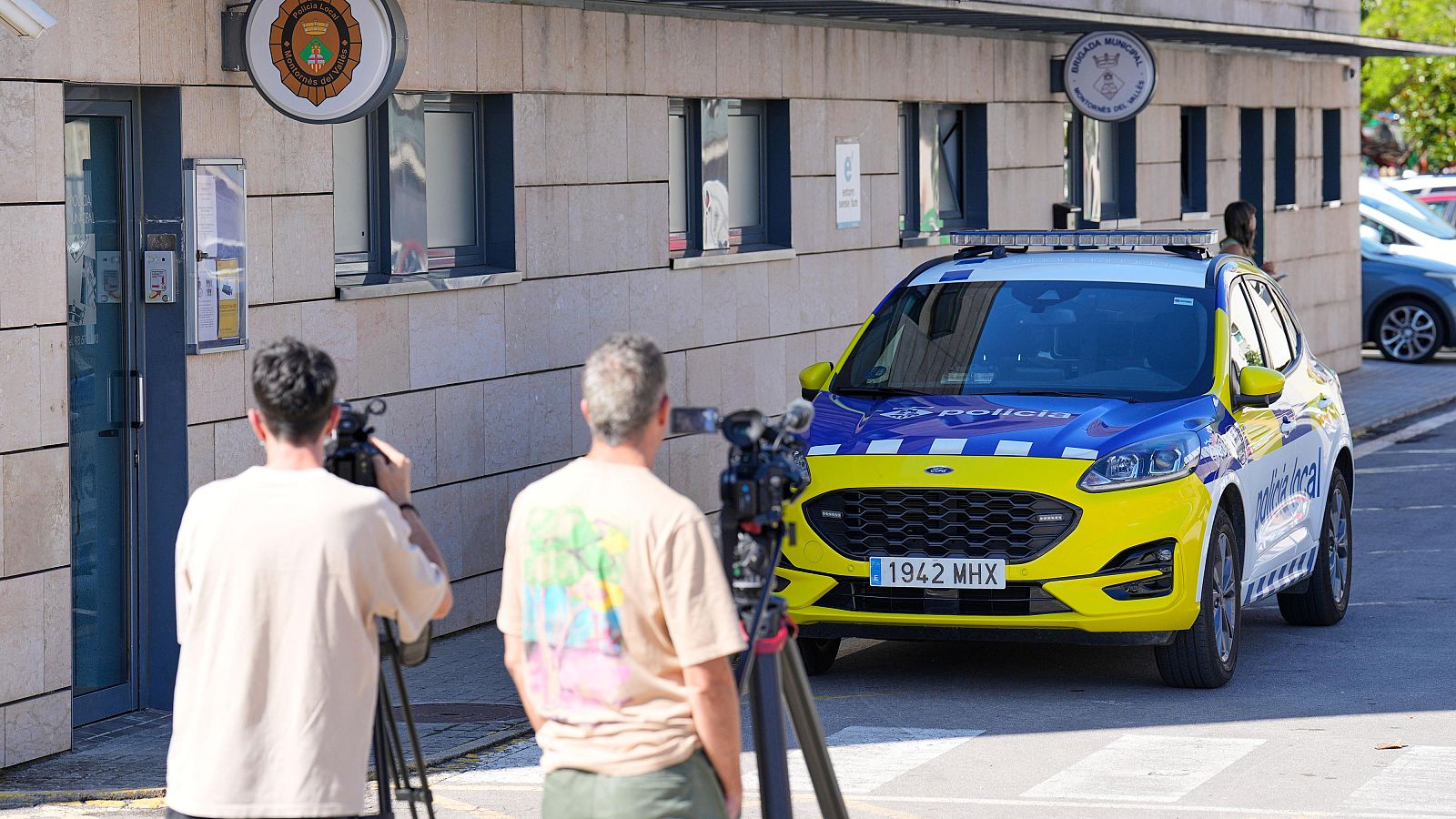 Muere abatido tras irrumpir armado en la comisaría de Montornès del Vallès - Fin de semana 24h | Ver