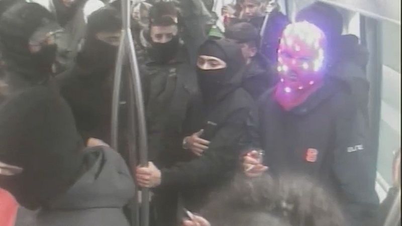 Vuit detinguts per la 'rave' al metro de Barcelona