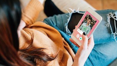 Relaciones sin hijos, sin convivencia o sin contacto físico: el nuevo mapa del amor