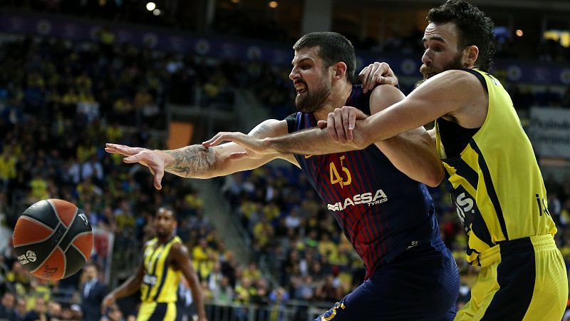 Los tiros libres condenan a un buen Barça ante Fenerbahçe