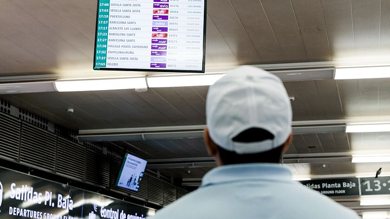 Renfe ofrece un millón de plazas y Aena prevé más de 28.000 vuelos en la operación salida de agosto