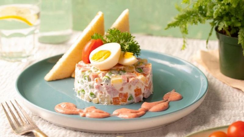 Todos pueden comer Ensaladilla Rusa: 5 adaptaciones de la receta clsica a distintas dietas