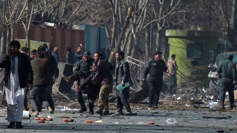 95 muertos y más de 150 heridos en un atentado suicida en el centro de Kabul