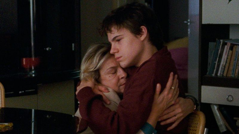 'La patria perdida', el conflicto interno de un joven con su madre por el régimen de Slobodan Milošević