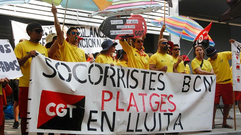 Els socorristes de les platges de Barcelona mantenen la vaga