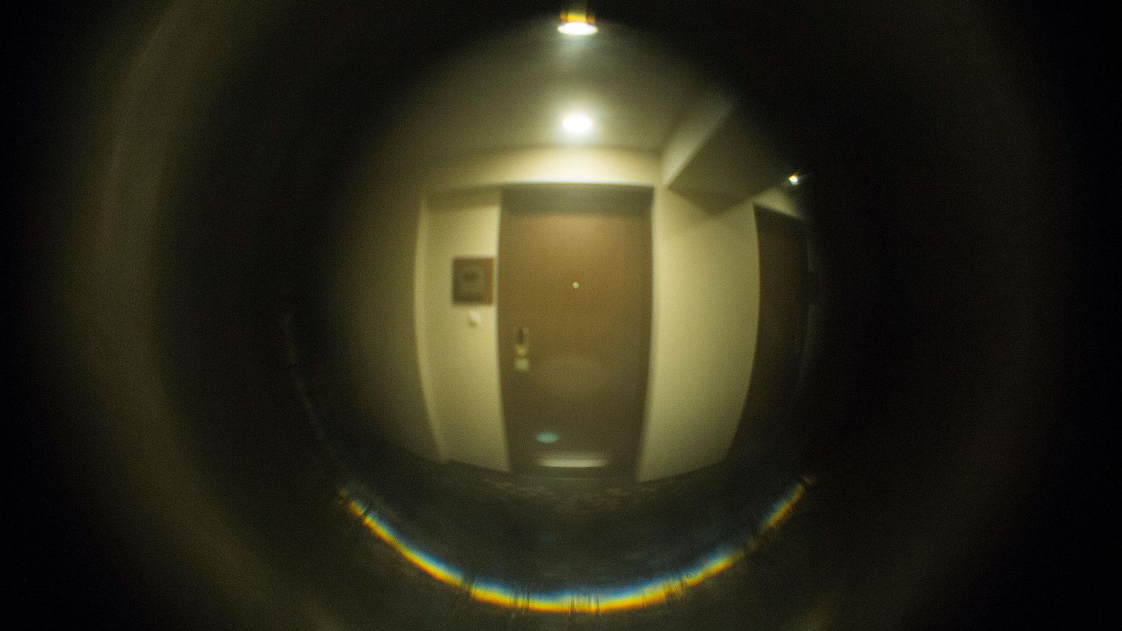 Las mirillas que graban vulneran la intimidad | Ver