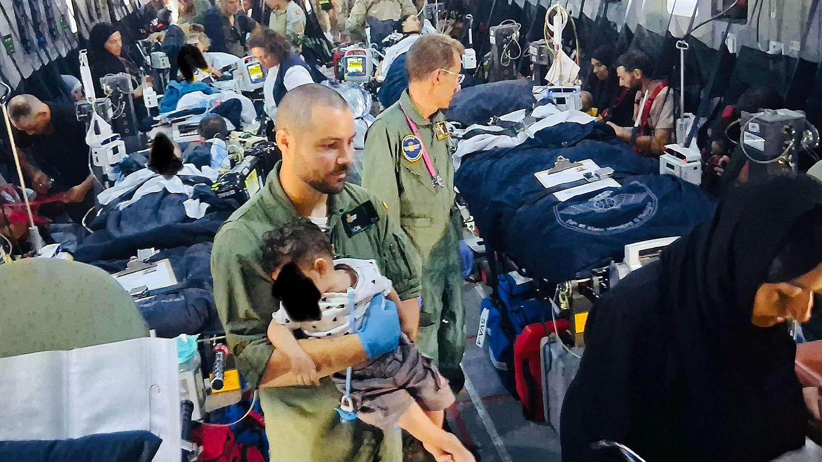Mahmud, padre de un niño gazatí con cáncer evacuado a España: "Aquí hay esperanza para nosotros" - Telediario 1 | Ver