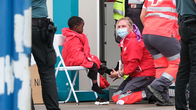 El Gobierno comenzará la semana que viene el traslado de menores migrantes con ocho derivaciones a la Península