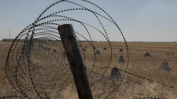 Alambres de pas y fortificaciones instaladas por el ejrcito ucraniano en la regin de Dnipropetrovsk