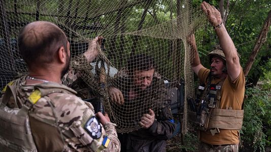 Soldados de la 93 Brigada Mecanizada "Kholodnyi Yar" descansan cerca de la lnea del frente en la regin de Donetsk, en plena invasin rusa.