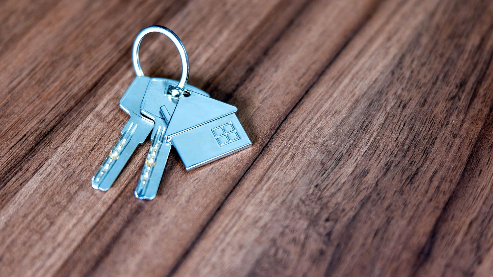 Solo el 15% de jóvenes puede emanciparse por la subida del alquiler y el precio de la vivienda - Telediario 1 | Ver