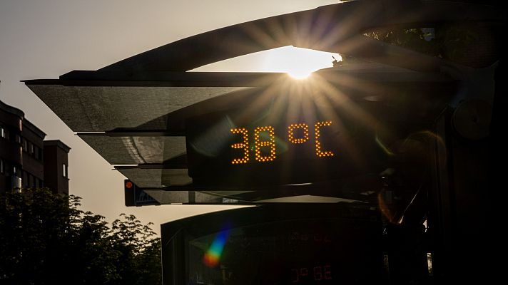 Un termmetro marca 38 grados este sbado en Logroo