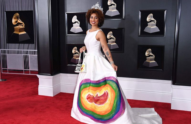 Las rosas blancas del #MeToo eclipsan la alfombra roja de los Grammy