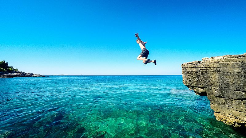 Saltos imprudentes al mar: un riesgo grave de lesiones medulares
