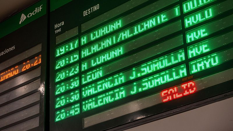 Renfe suspende la circulación ferroviaria entre Madrid y Galicia este miércoles por los incendios en Ourense