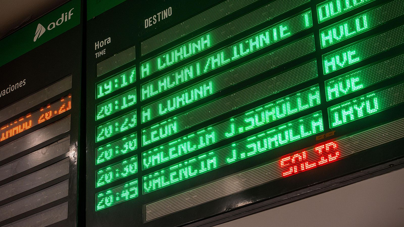 Renfe suspende la circulación ferroviaria entre Madrid y Galicia | Ver