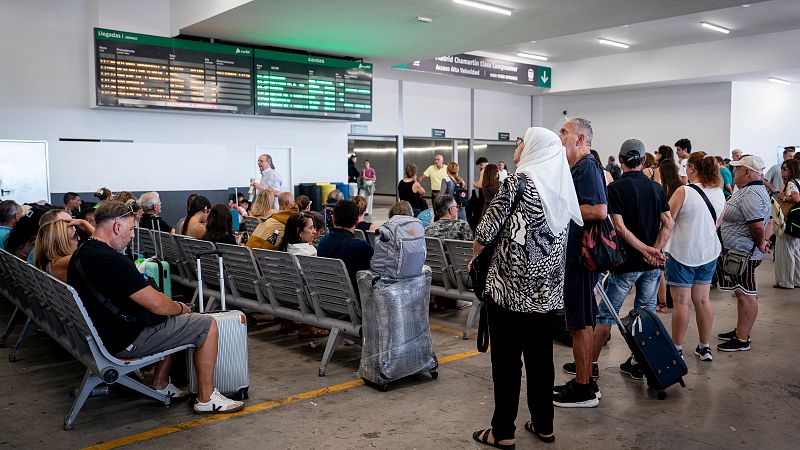 Los trenes entre Madrid y Galicia seguir�n suspendidos al menos durante la primera mitad del s�bado