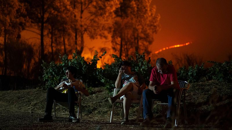 Los incendios no dan tregua a Ourense y avanzan en León y Cáceres, con 115.000 hectáreas afectadas en toda España