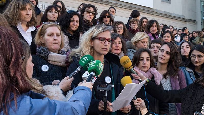 Tres mil mujeres del arte y la cultura crean el foro contra el acoso La Caja de Pandora