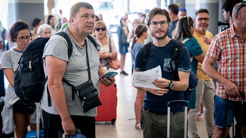 Los trenes de alta velocidad entre Madrid y Galicia siguen suspendidos por los incendios forestales