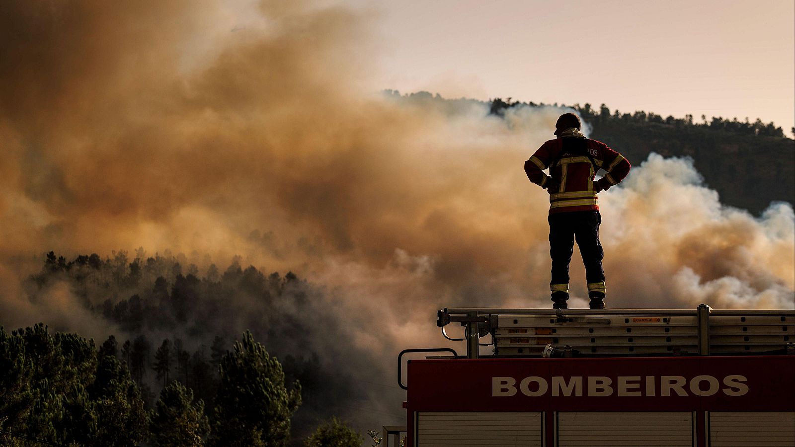 Segunda víctima mortal en los incendios de Portugal - Informativo 24h | Ver