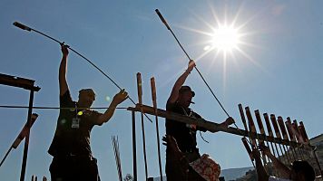 Tiradores de voladores en la fiesta de La Descarga, Cangas del Narcea, Asturias