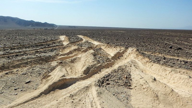 Un camión daña las Líneas de Nazca en Perú