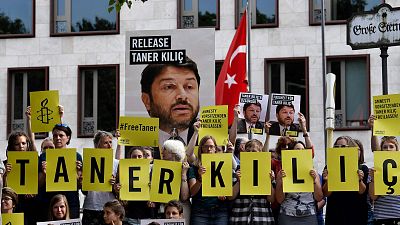 Un tribunal turco pone en libertad al lder de Amnista Internacional en Turqua