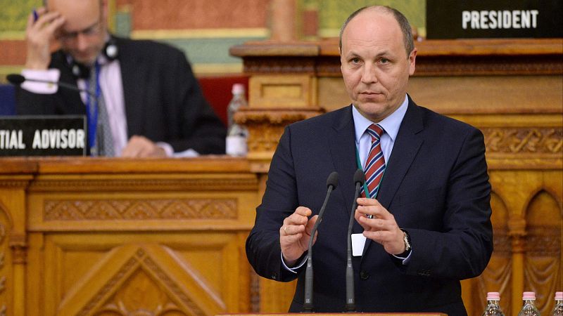 Asesinan a tiros al expresidente del Parlamento ucraniano Andri Parubi en Leópolis