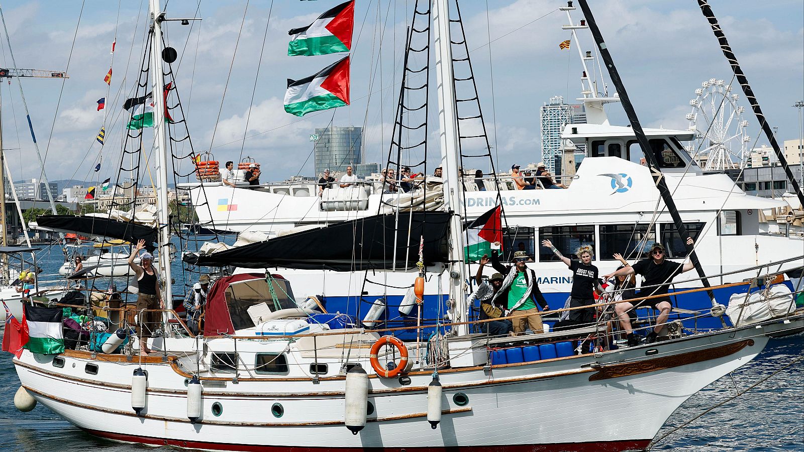 Zarpa de Barcelona una flotilla humanitaria hacia Gaza | Ver