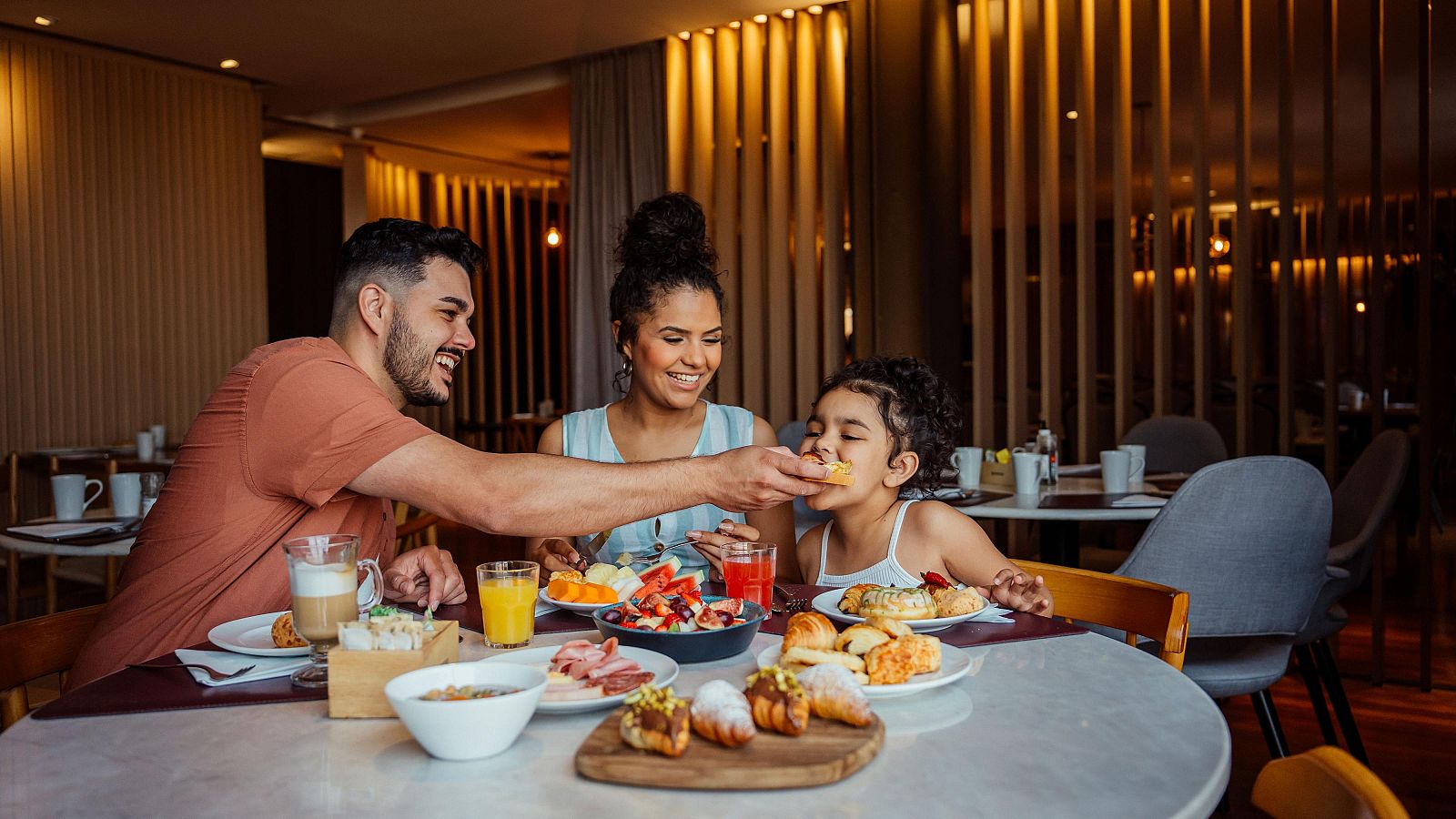 La mayoría de los españoles descansa entre una y dos semanas, según el CIS | Ver