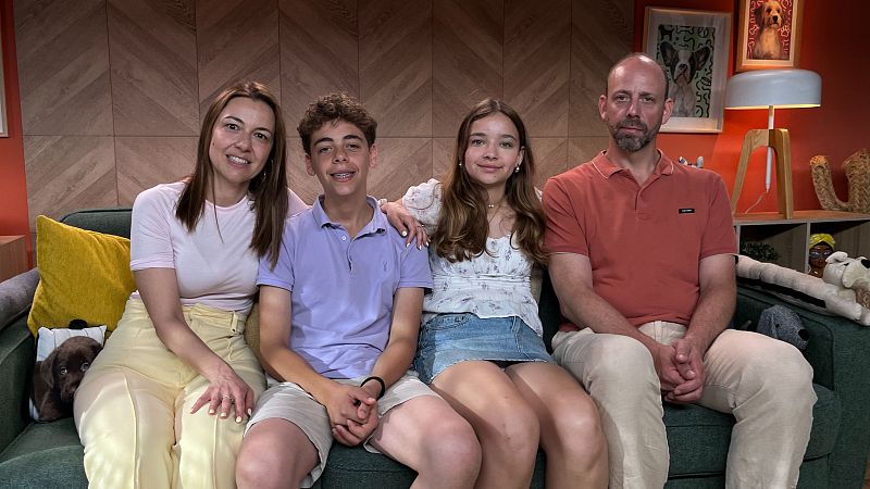 Alira y familia en 'Dog House'