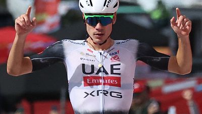 Juan Ayuso devuelve la paz al equipo UAE logrando una gran victoria en Los Corrales de Buelna