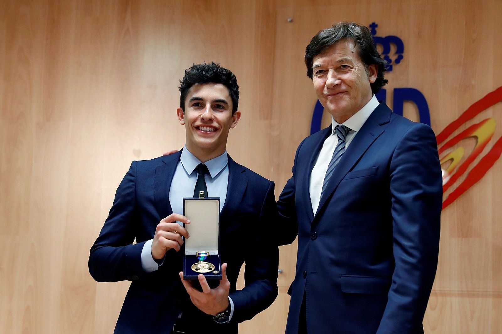 Marc Márquez recibe la Medalla de Oro al Mérito Deportivo concedida en 2016 | Ver