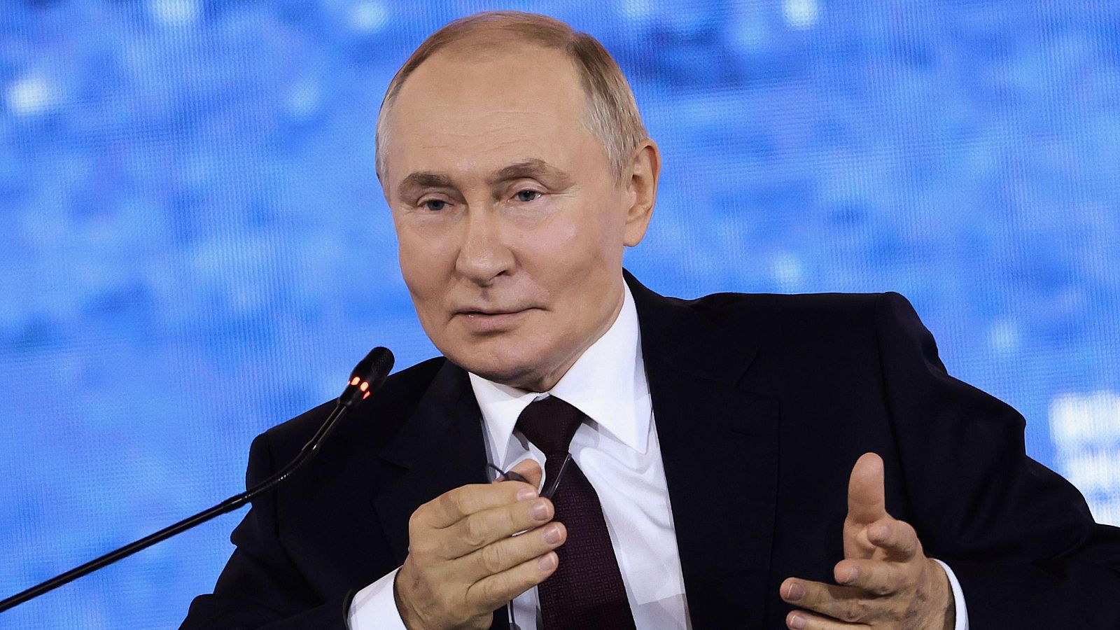 Putin rechaza la presencia de tropas extranjeras en Ucrania antes o después de la paz - Informativo 24h | Ver