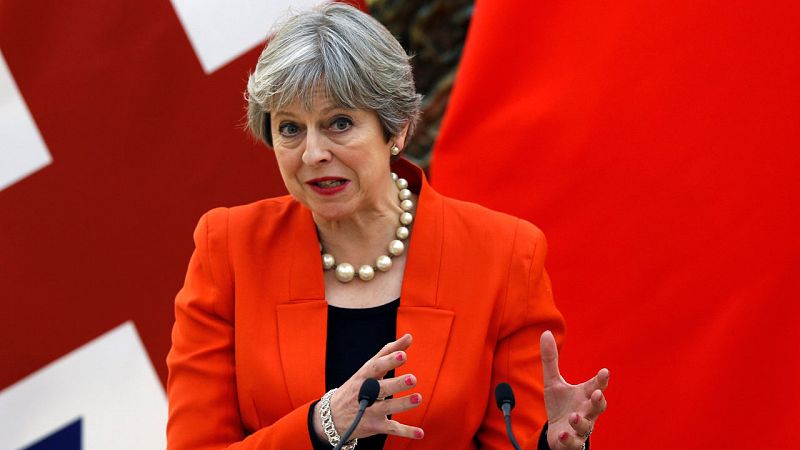 May advierte de que la libre circulación de europeos en Reino Unido acabará en cuanto entre en vigor el 'Brexit'
