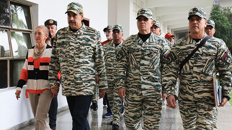 EE.UU. dice que derribará cazas venezolanos si ve peligro y Maduro advierte de una posible "etapa de lucha armada"