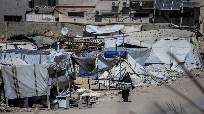 Israel ordena nuevos desplazamientos en Ciudad de Gaza y bombardea otro edificio de gran altura