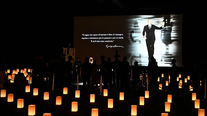 Milán da el último adiós al "rey" de la moda, Giorgio Armani