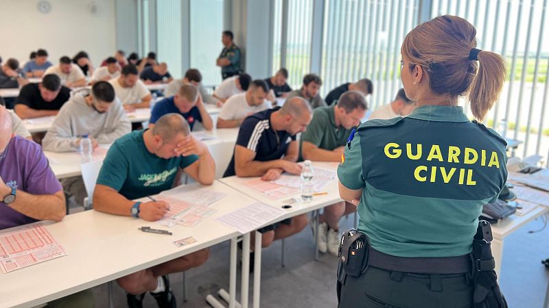Casi 28.000 aspirantes se examinan para optar a una de las 3.118 plazas ofertadas para ser agente de la Guardia Civil