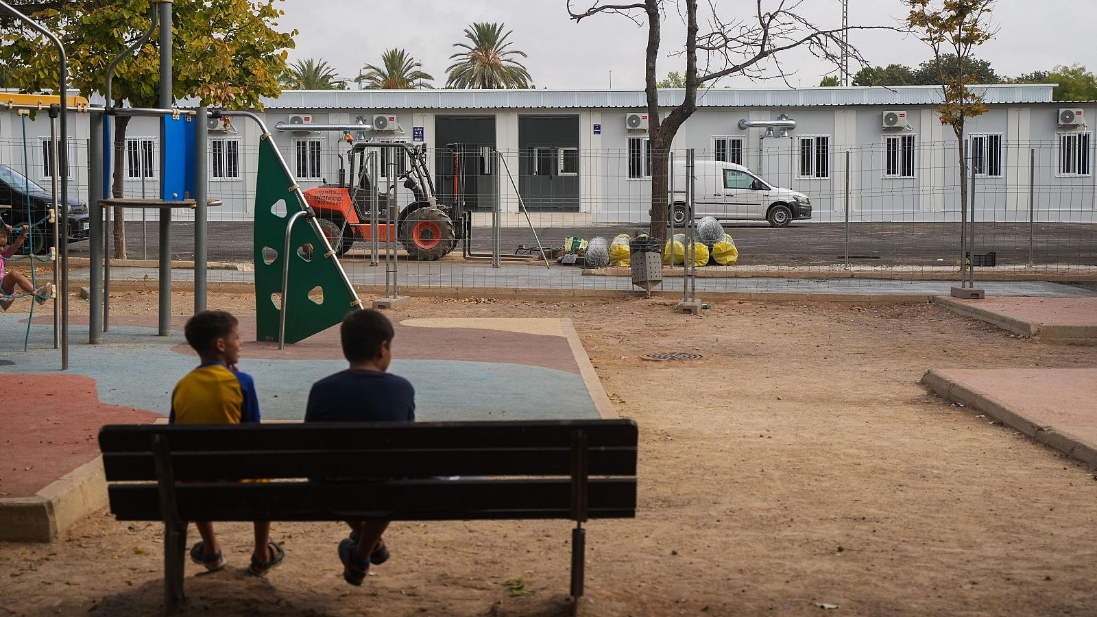 Una vuelta al colegio complicada para miles de niños afectados por la dana - Telediario 1 | Ver