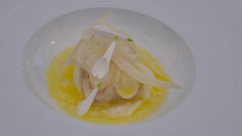 Receta de merluza con almendras tiernas, coliflor y emulsin de ajoblanco de MasterChef Celebrity 10